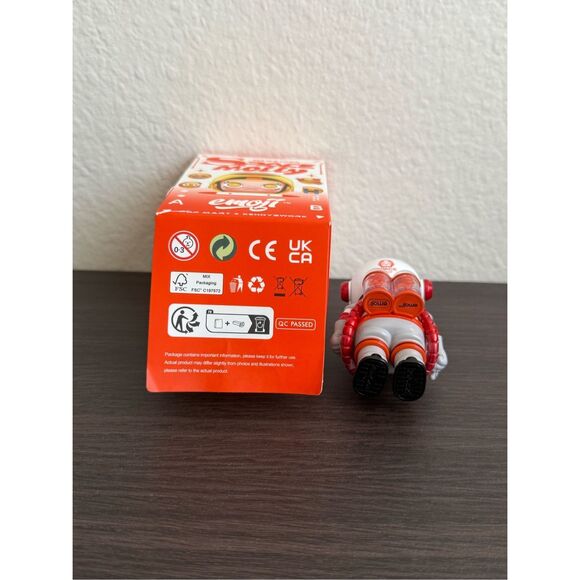 POP MART MEGA SPACE MOLLY 100% × emoji Series - Why So Serious - Picture 6 of 6